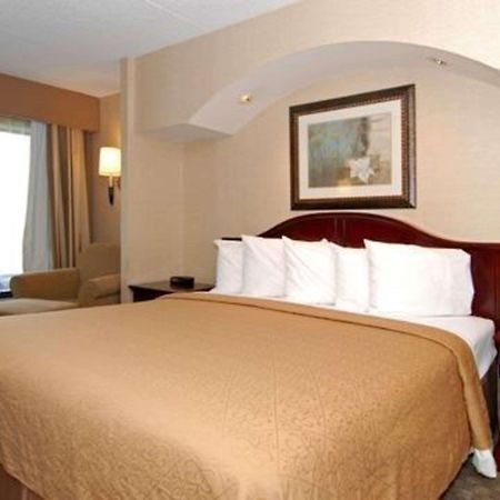 Quality Inn & Suites Bensalem Quarto foto